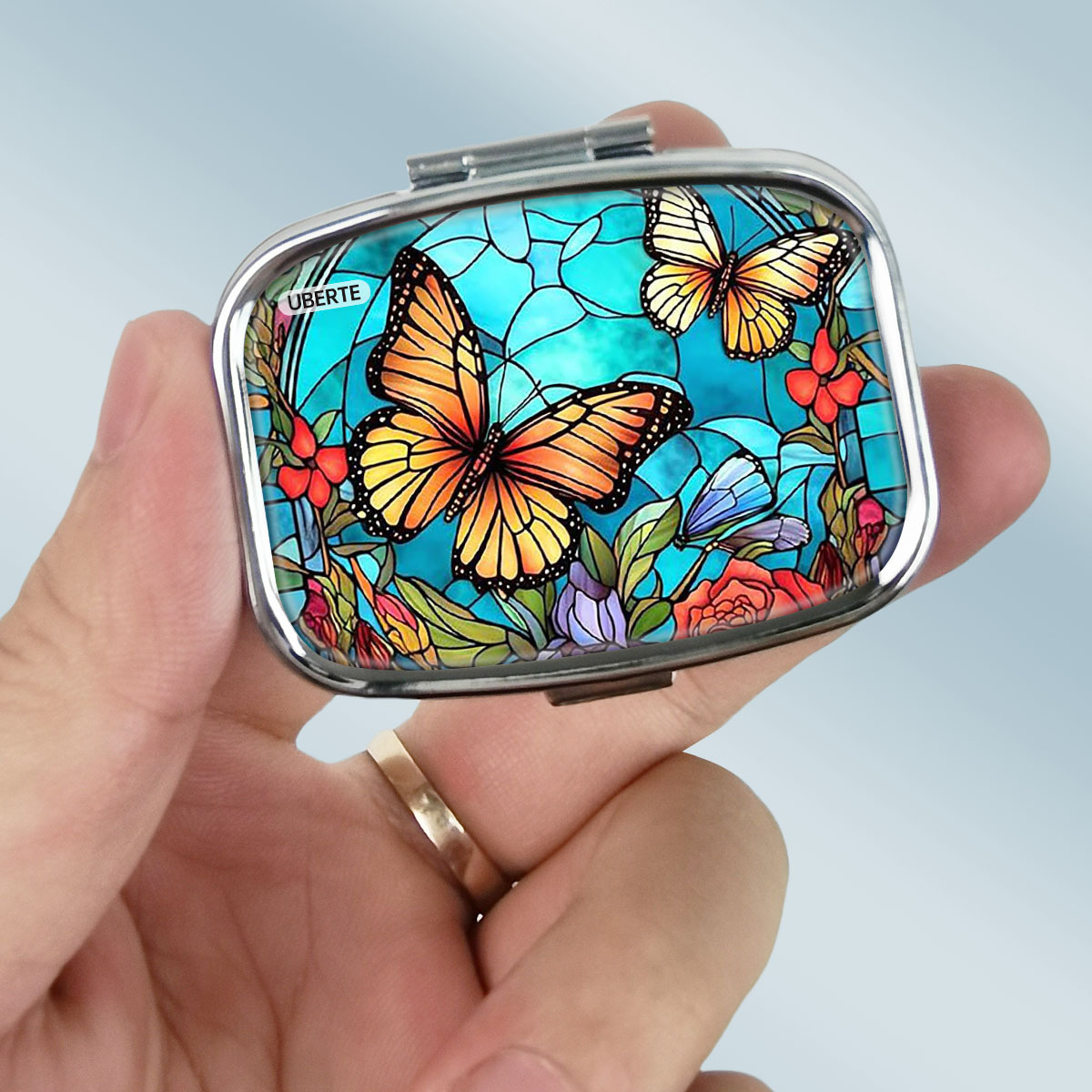 Travel Accessories In Store - علبة أدوية على شكل فراشة بتصميم