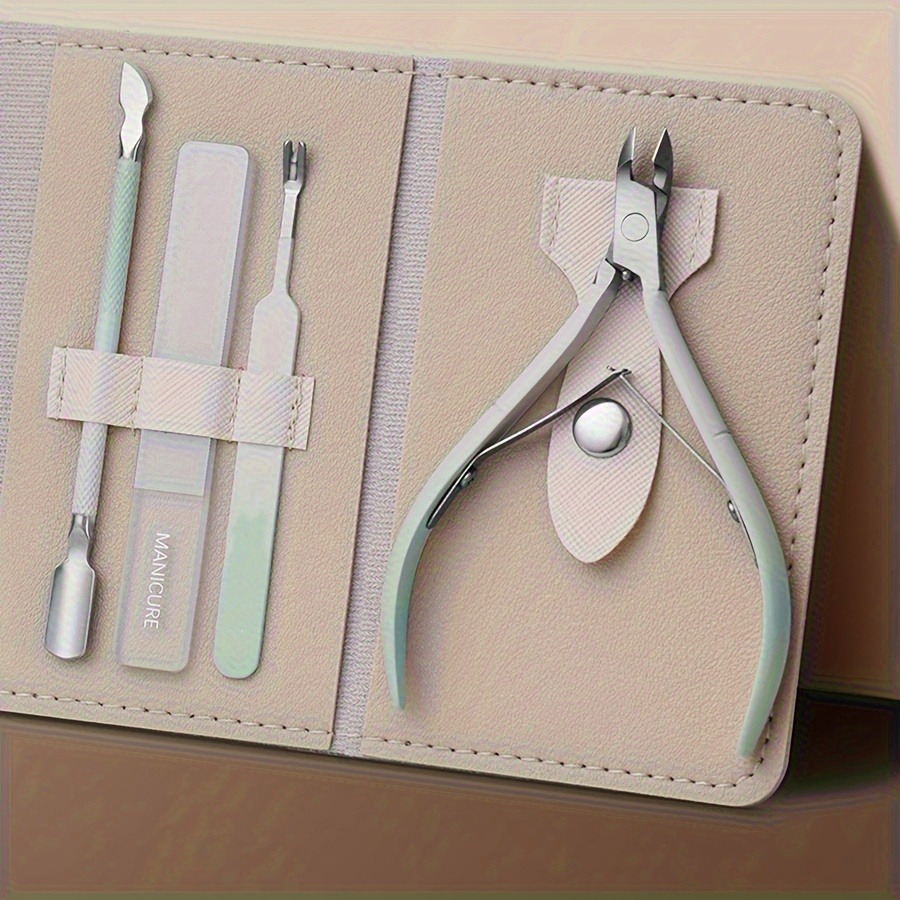 مجموعة مانيكير للرجال أدوات ال - مراجعة Travel Accessories Kit For Men وسعره