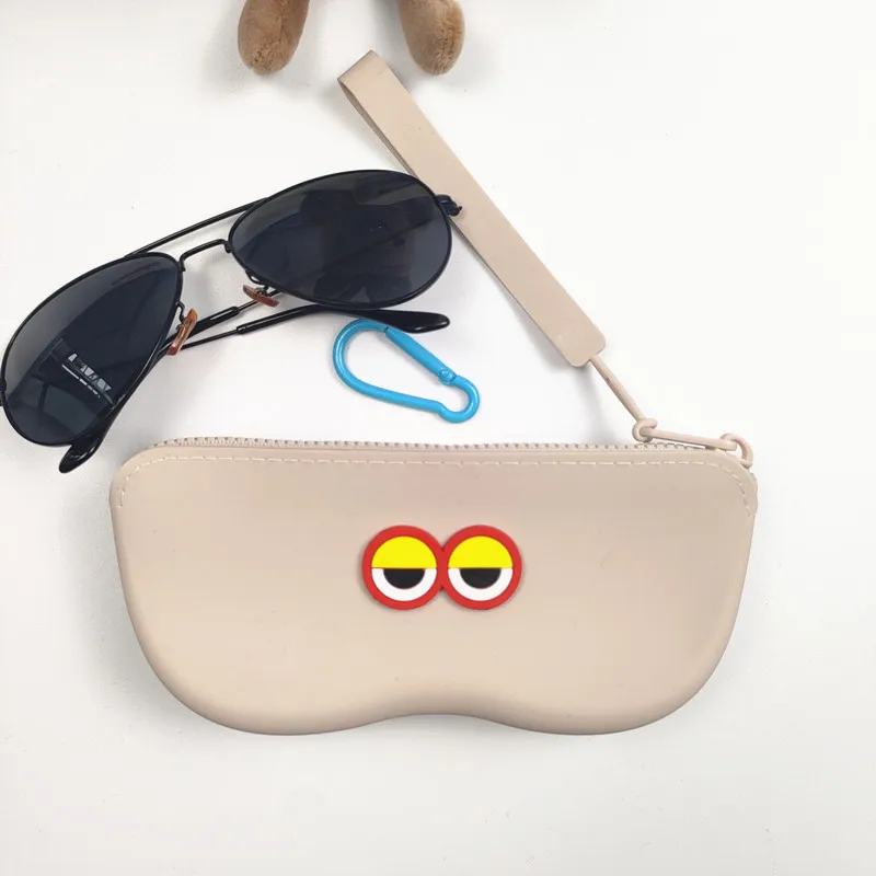 حافظة نظارات سيليكون محمولة جد - مراجعة Travel Accessories In Store وسعره